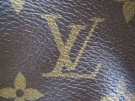 zadelhoes louis vuitton sym mio|false Louis Vuitton wallet symbol.